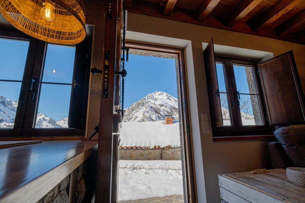  for sale house Sotres Oriente 5