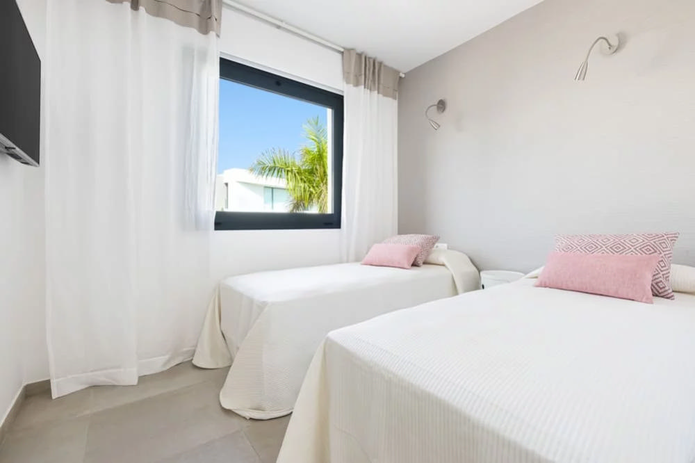  for sale villa La Caleta Zona Sur 3