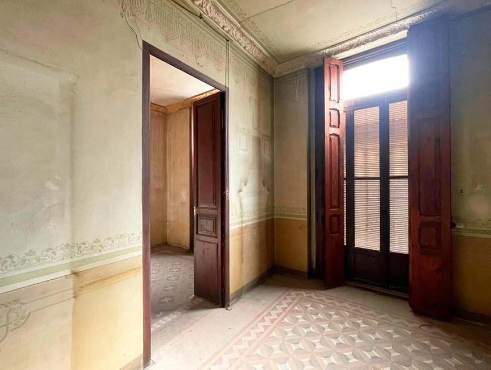  for sale building Valencia Valencia 2