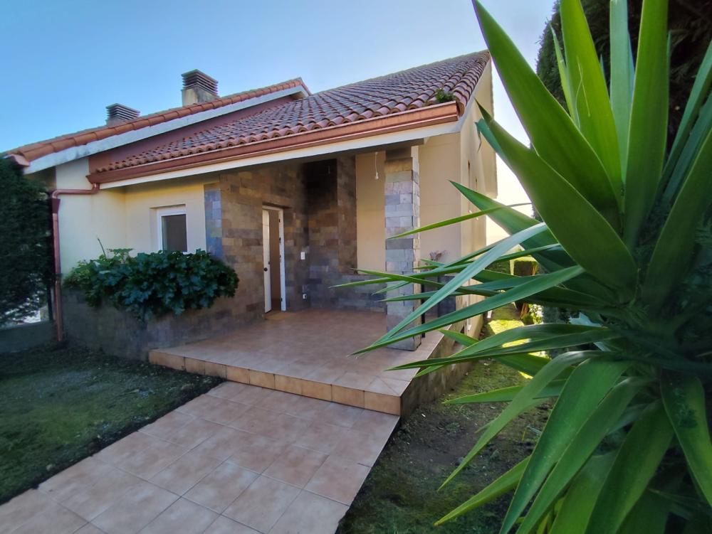  for sale semi-detached house Uxes Coruña 1