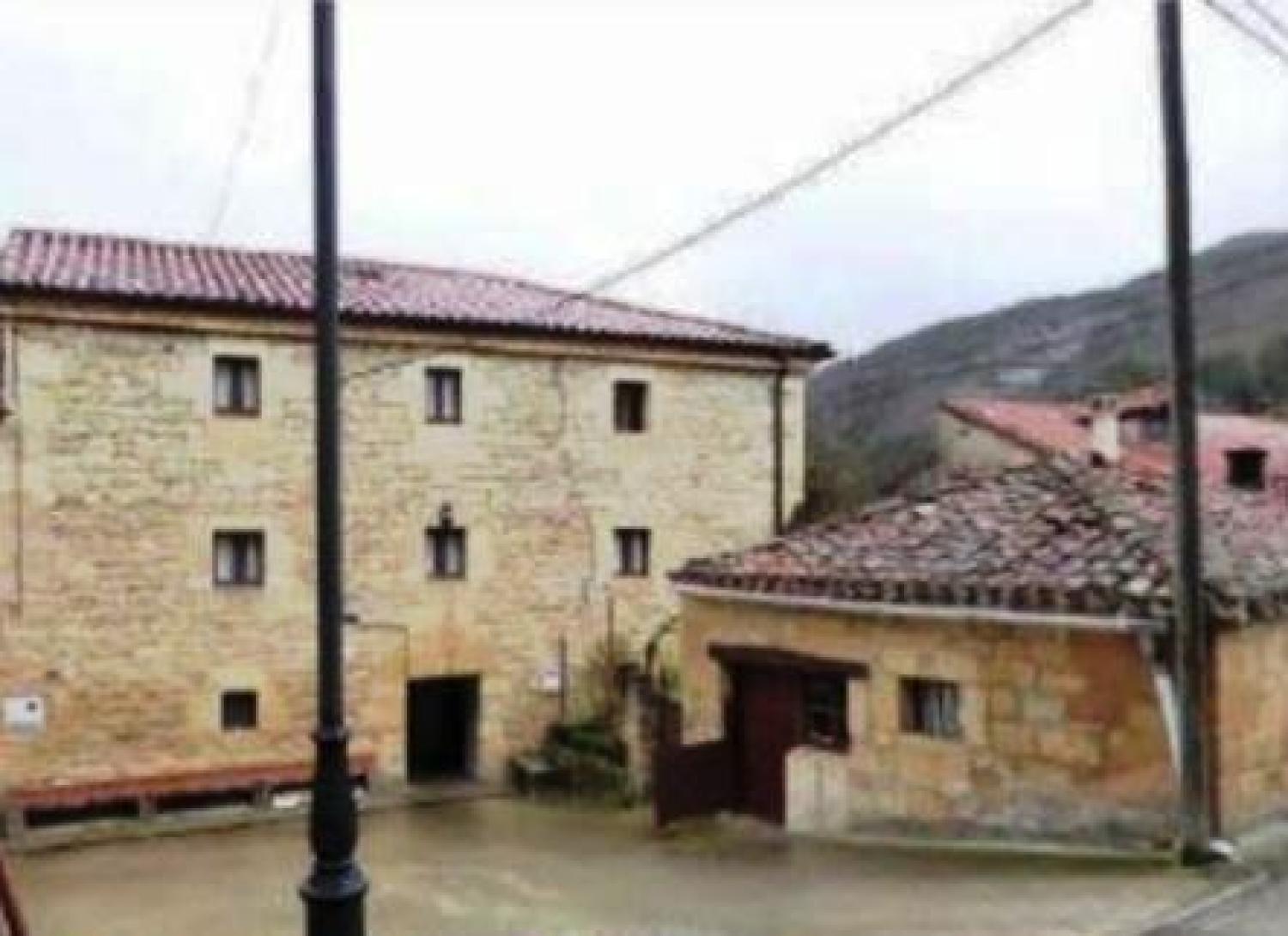  for sale terraced house Sedano Páramos 1